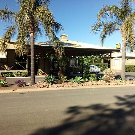 Lake Forbes Motel Esterno foto