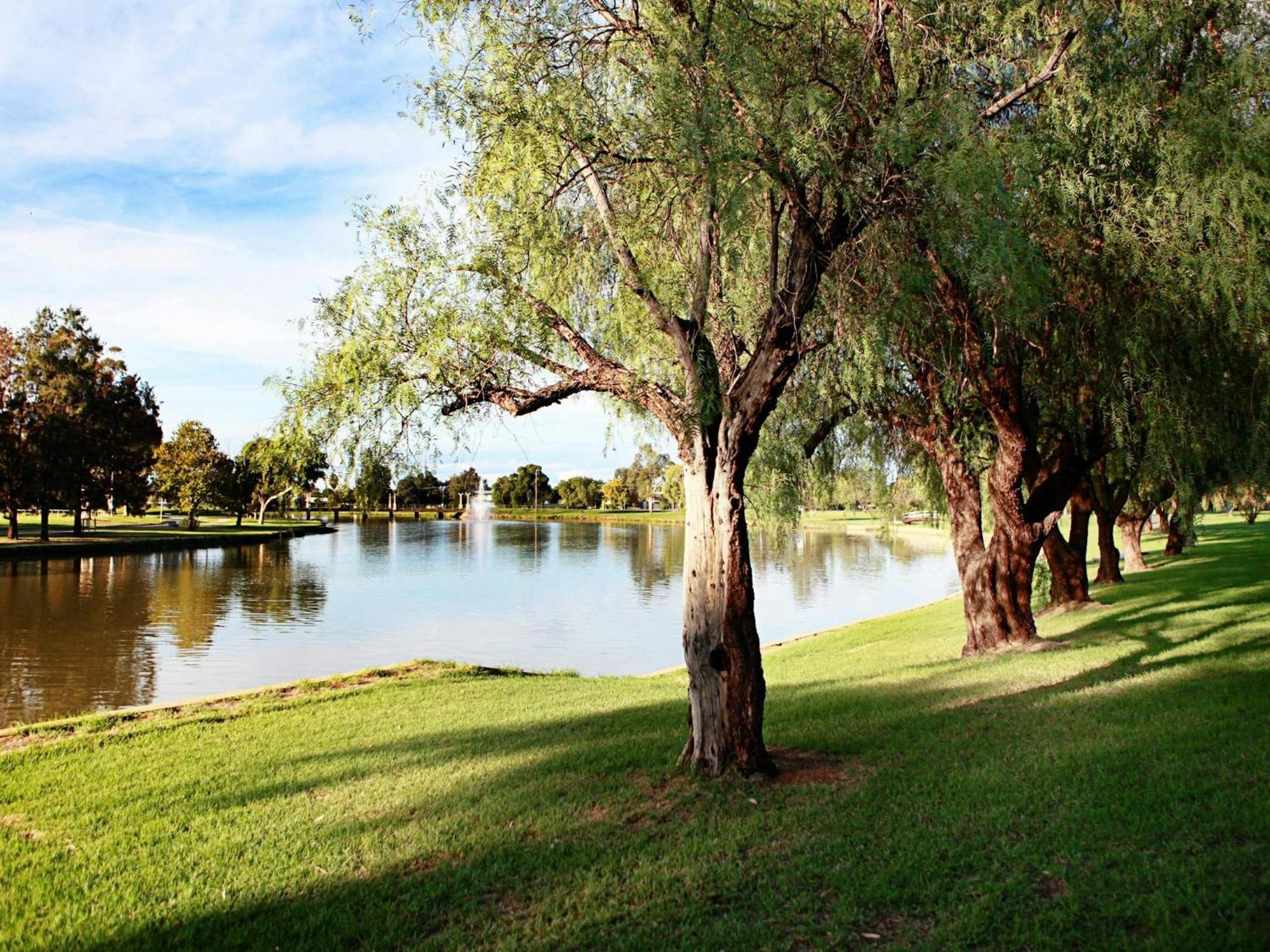 Lake Forbes Motel Esterno foto