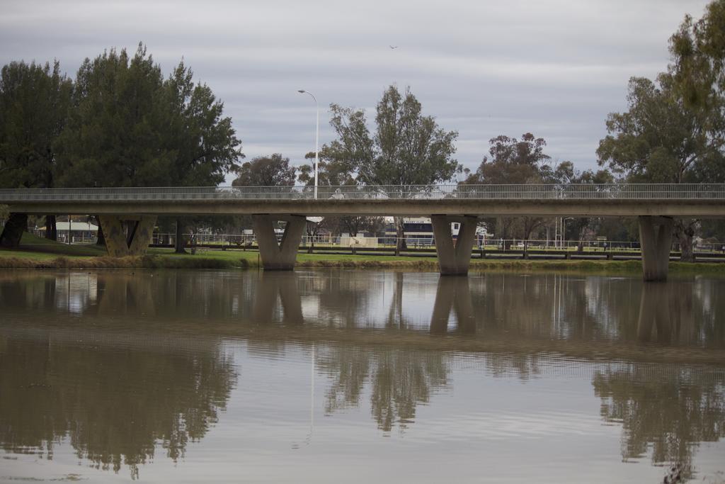 Lake Forbes Motel Esterno foto