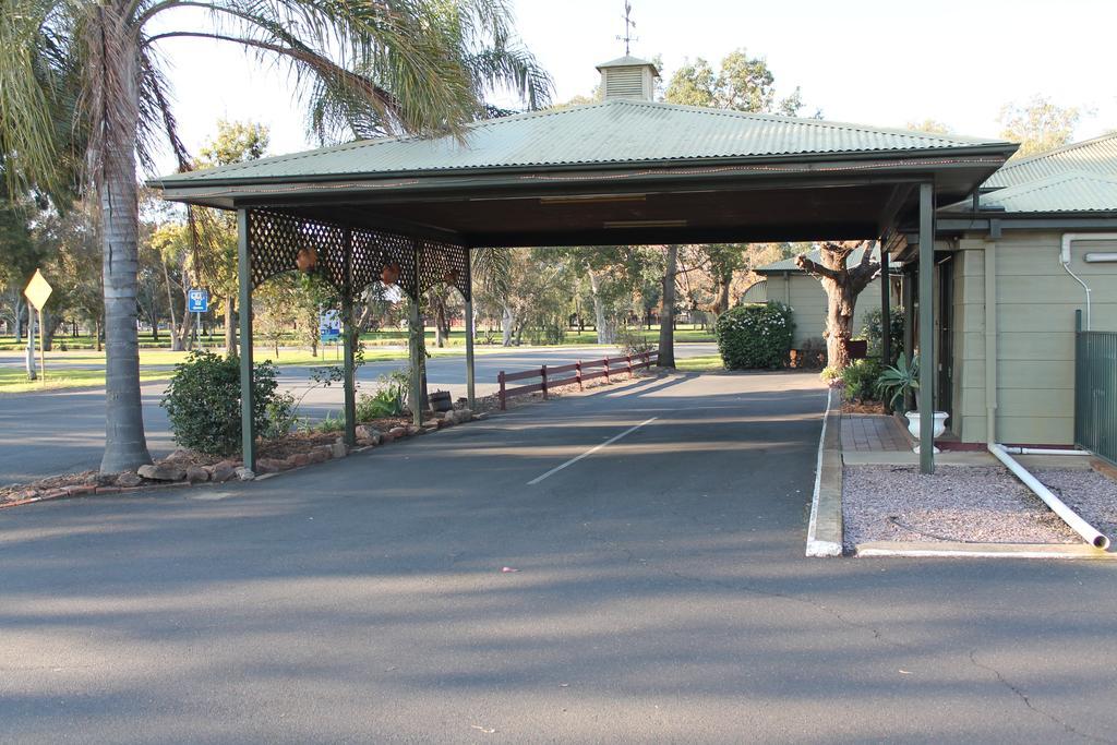 Lake Forbes Motel Esterno foto
