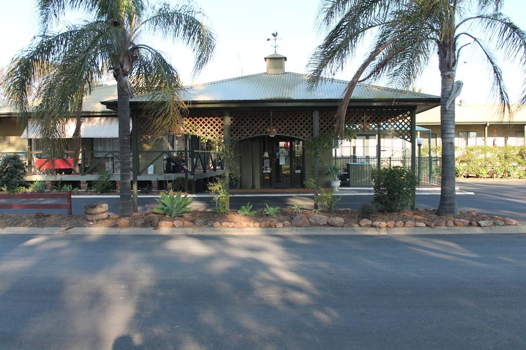 Lake Forbes Motel Esterno foto