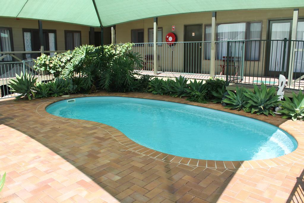 Lake Forbes Motel Esterno foto