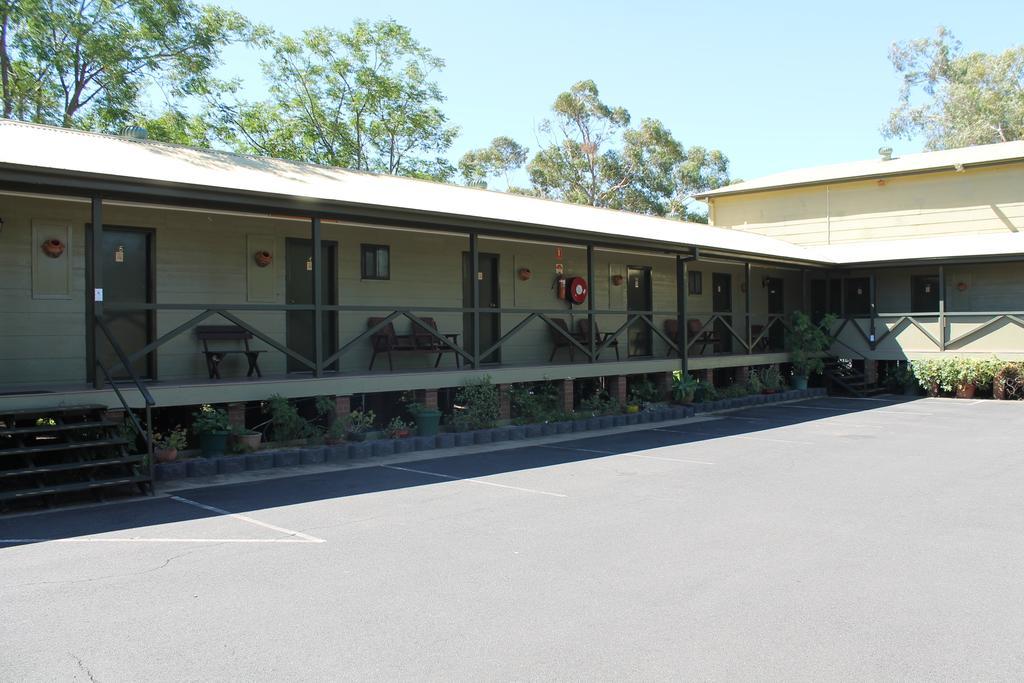 Lake Forbes Motel Esterno foto