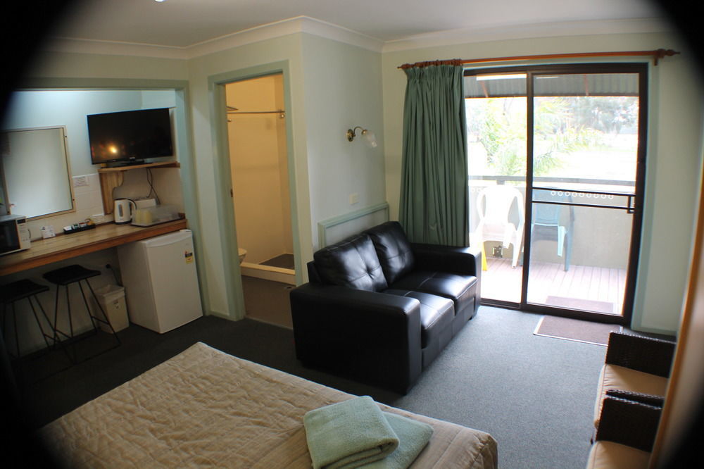 Lake Forbes Motel Esterno foto