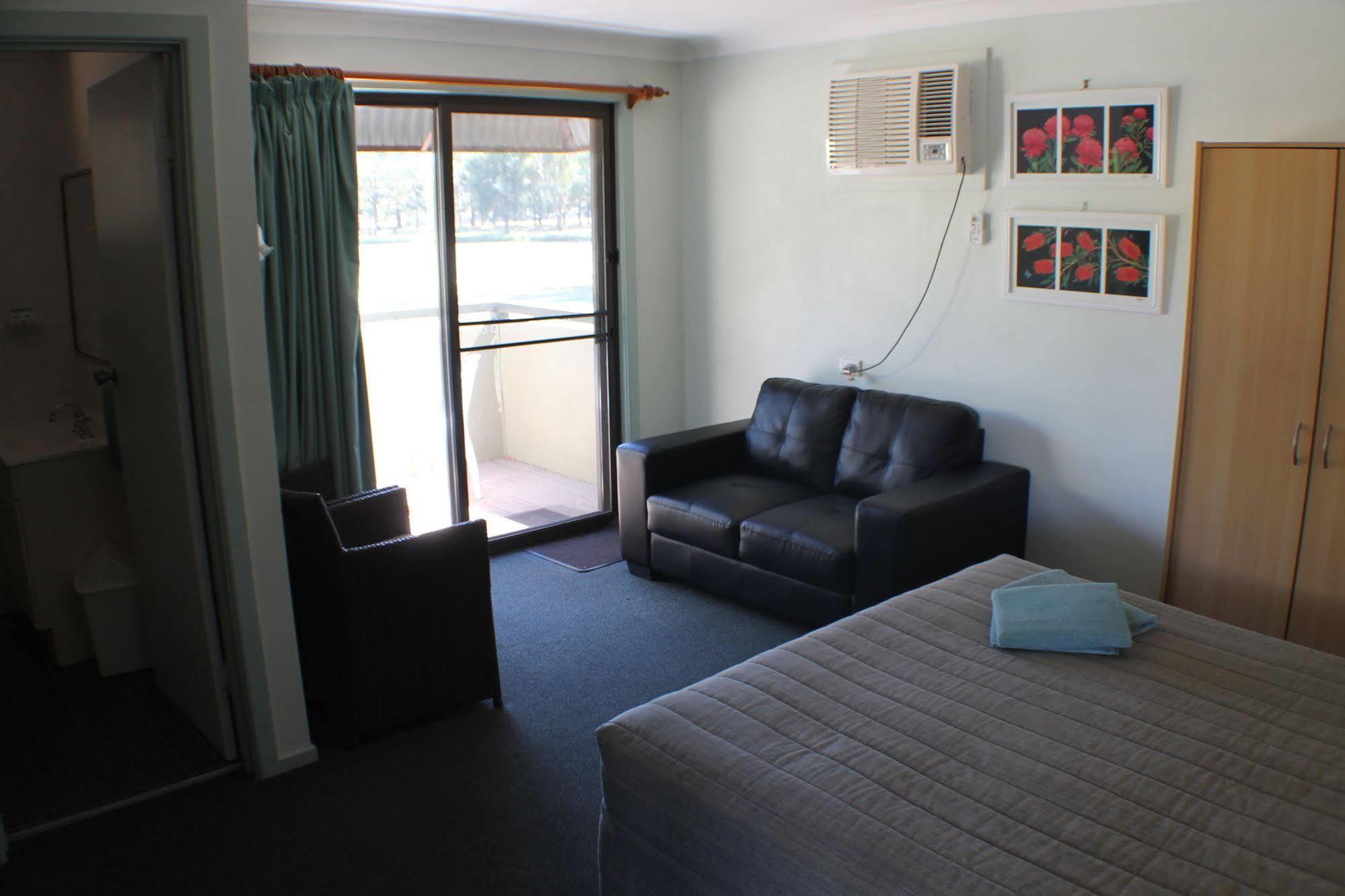 Lake Forbes Motel Esterno foto
