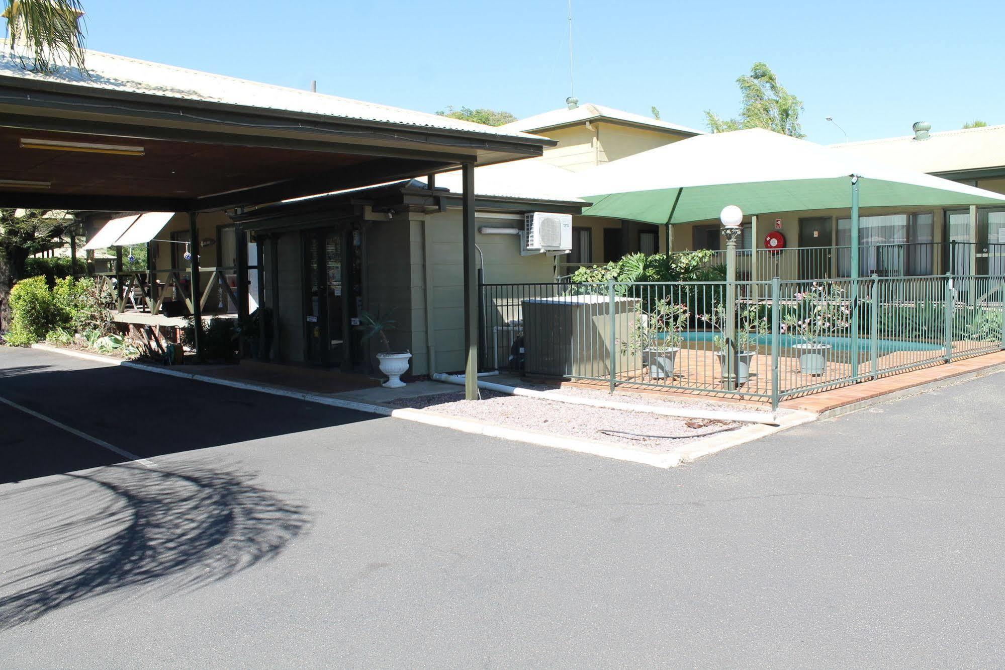 Lake Forbes Motel Esterno foto