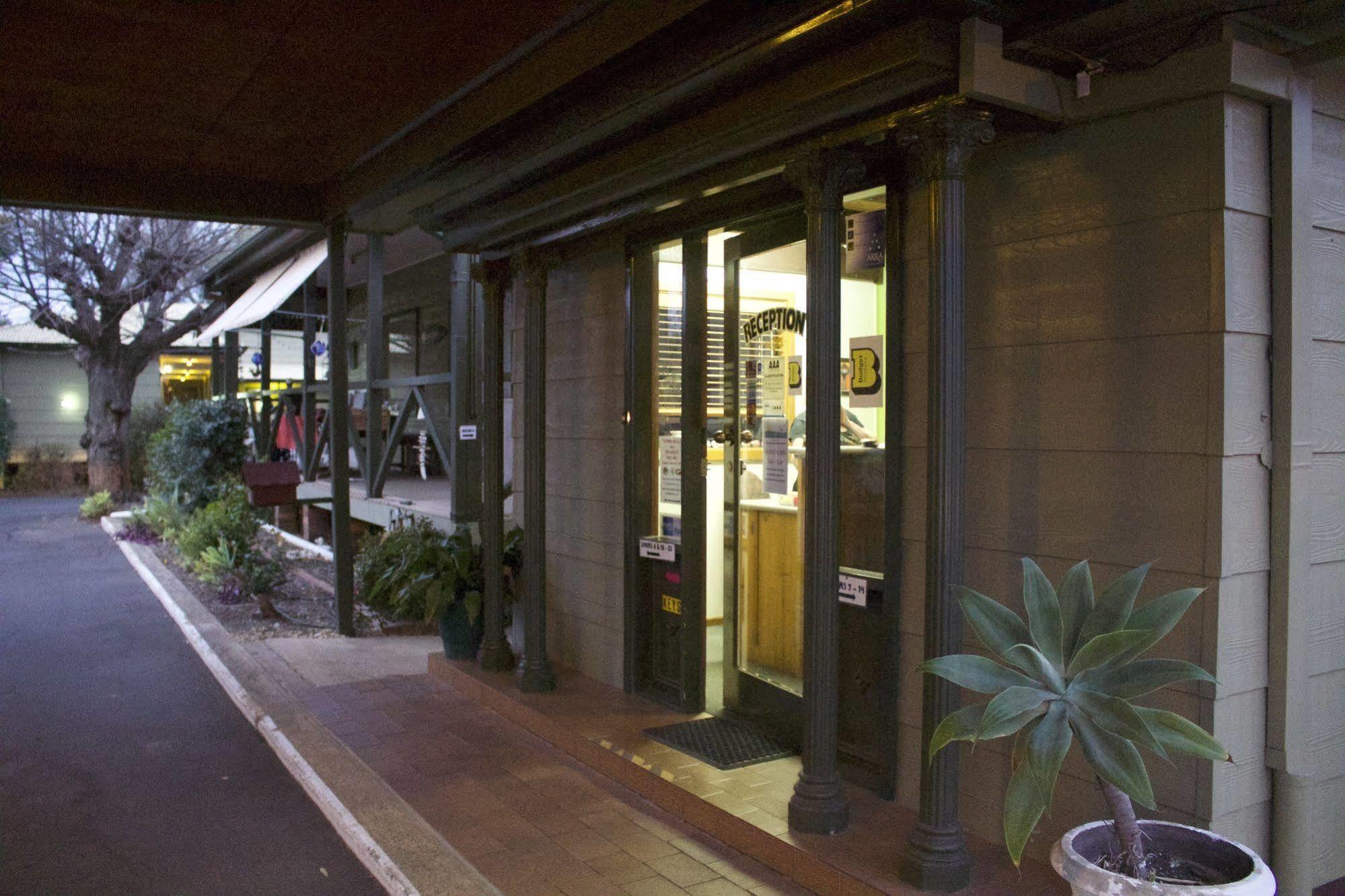 Lake Forbes Motel Esterno foto