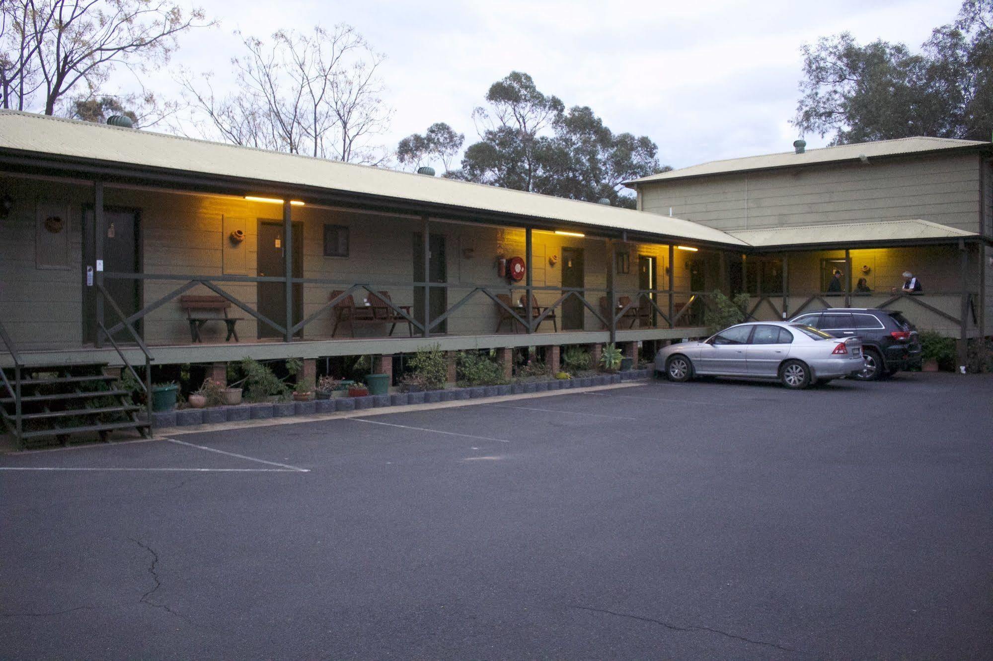 Lake Forbes Motel Esterno foto