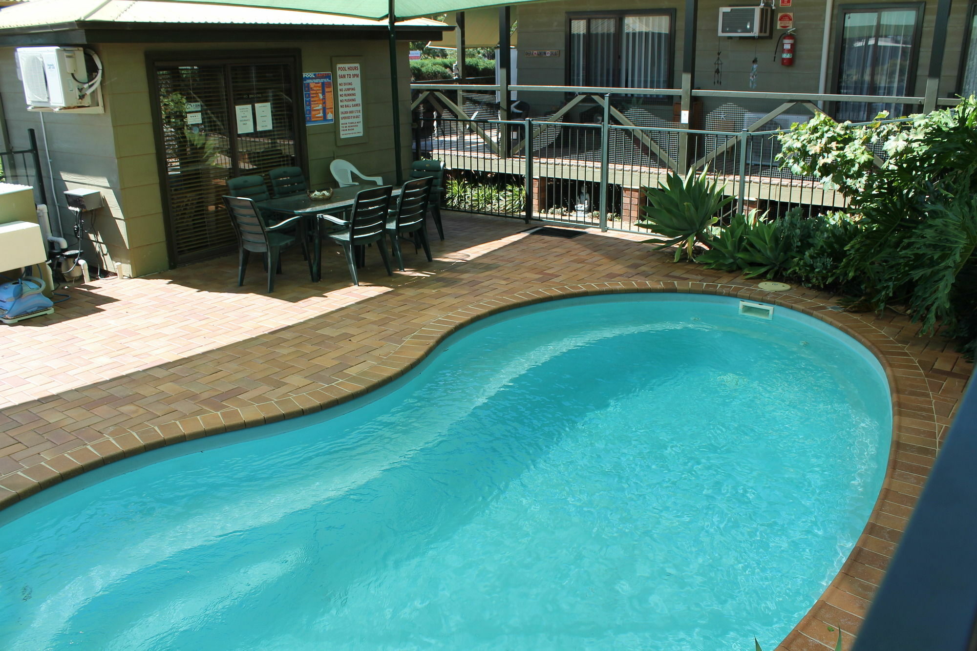 Lake Forbes Motel Esterno foto